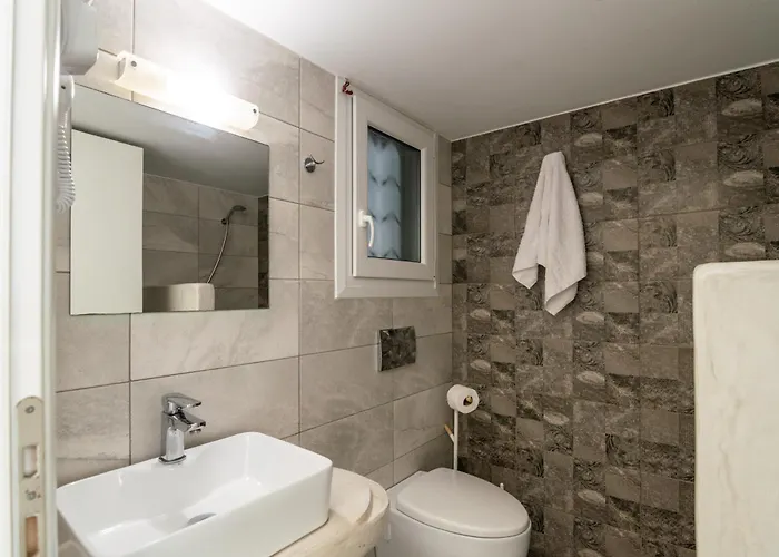 Poseidon Lägenhet Pollonia