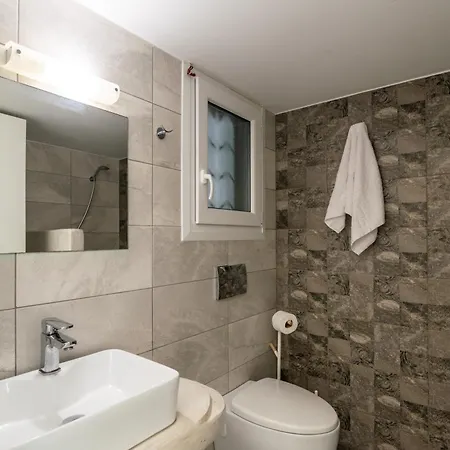 Poseidon Apartment Pollonia
